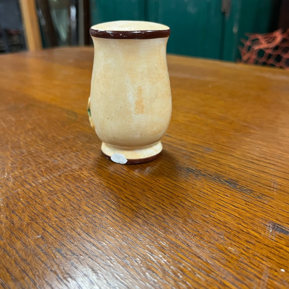Grape Design Salt Shaker - Picture 2 of 3